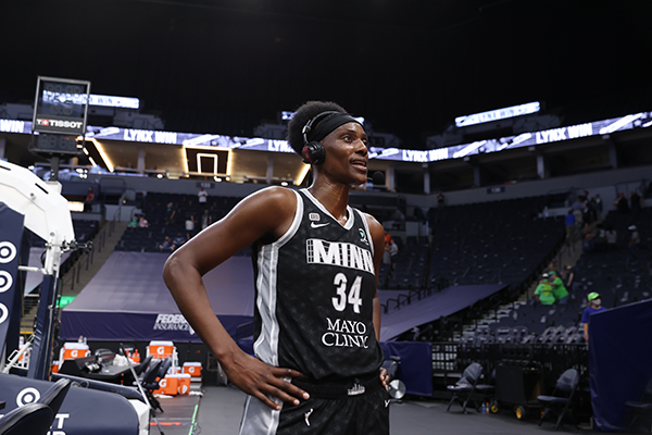 Fowles' Defense Leads Way Over Sparks